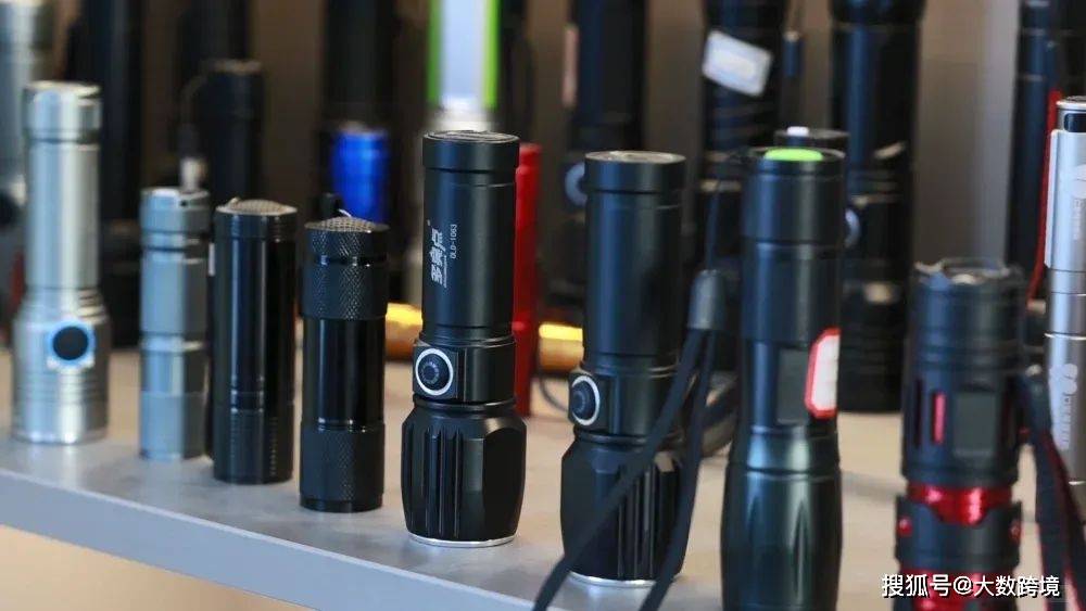狂赚80亿！浙江小镇垄断全球市场冰球突破豪华版手机版一支手电筒(图4)