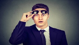 月出12000+单“户外季”多功能露营灯美亚销量激增